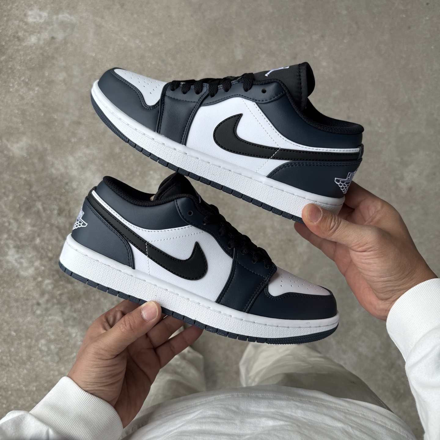  
D版 顶级性价比低帮！
Air Jordan AJ1 Low 低帮系列 深青黑曜石
鞋型细节堪称完美