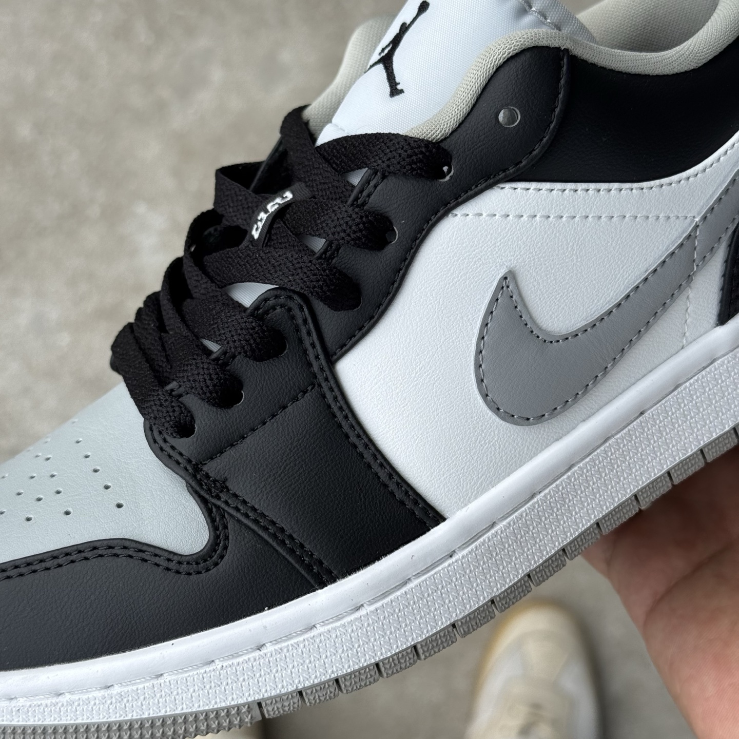  
D版 顶级性价比低帮！
Air Jordan AJ1 Low 低帮系列 酷灰
鞋型细节堪称完美，非常