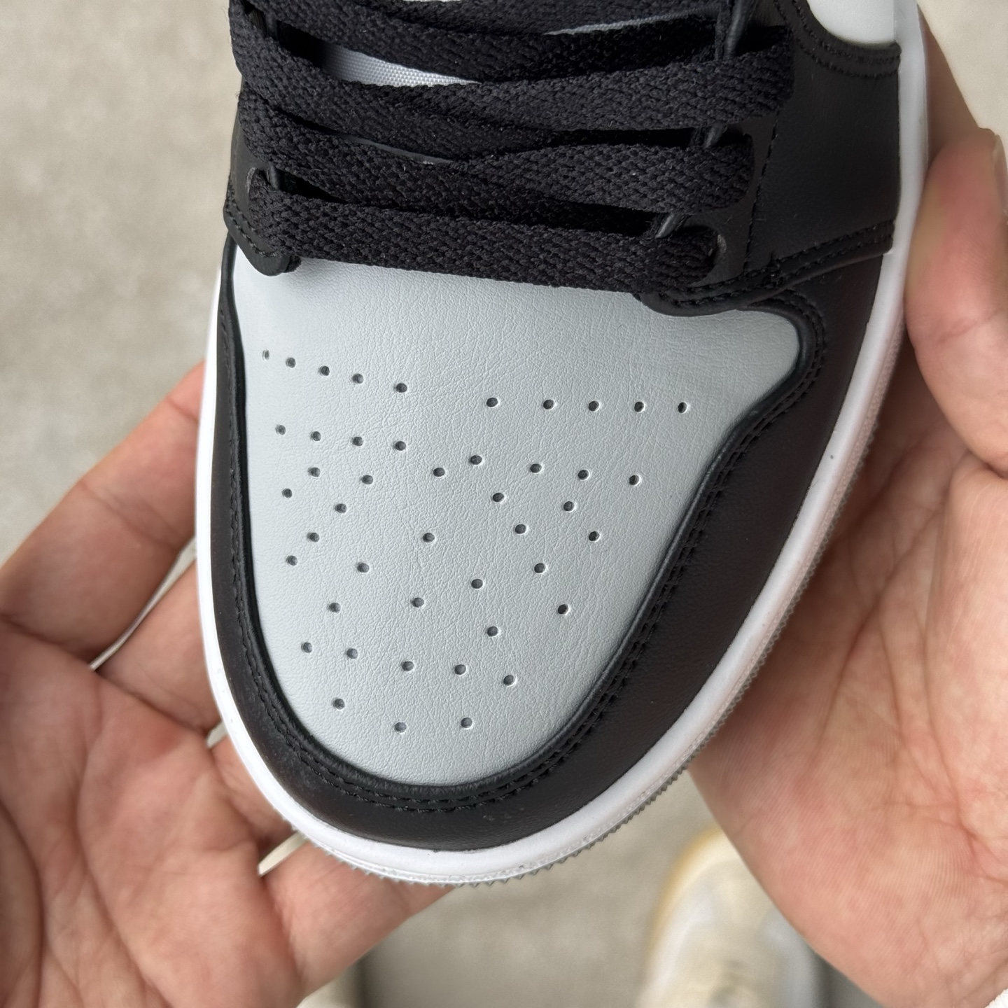  
D版 顶级性价比低帮！
Air Jordan AJ1 Low 低帮系列 酷灰
鞋型细节堪称完美，非常