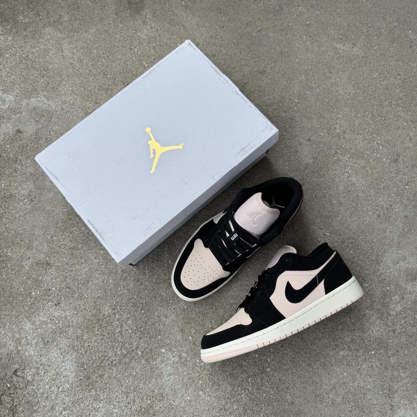  
D版 顶级性价比低帮！
Air Jordan AJ1 Low 低帮系列 奶茶🥤
鞋型细节堪称完美，非