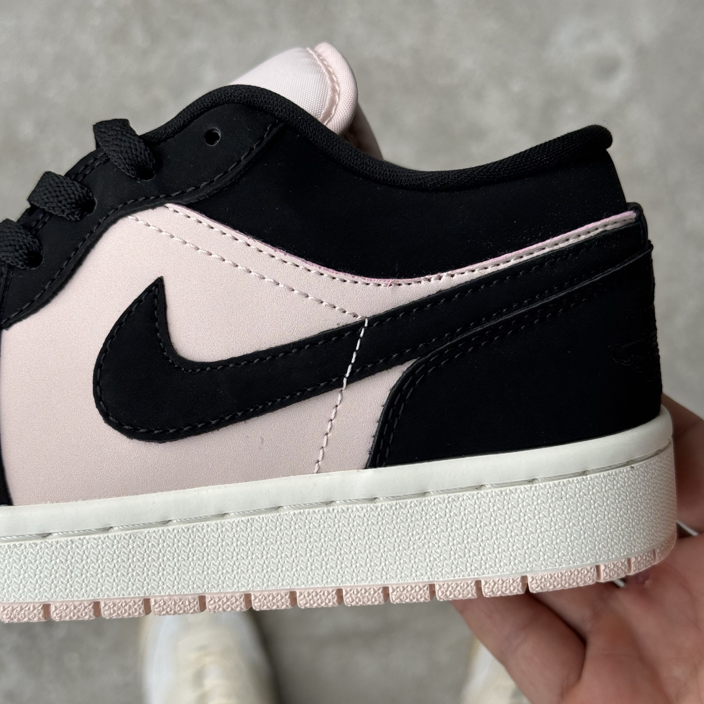  
D版 顶级性价比低帮！
Air Jordan AJ1 Low 低帮系列 奶茶🥤
鞋型细节堪称完美，非
