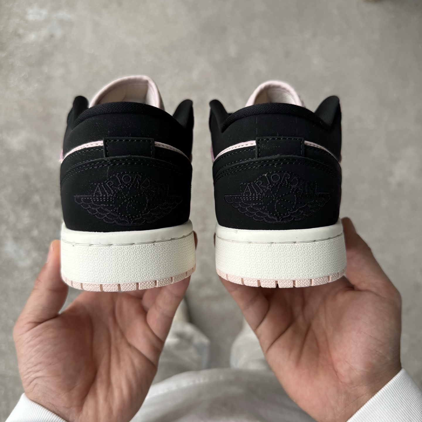  
D版 顶级性价比低帮！
Air Jordan AJ1 Low 低帮系列 奶茶🥤
鞋型细节堪称完美，非
