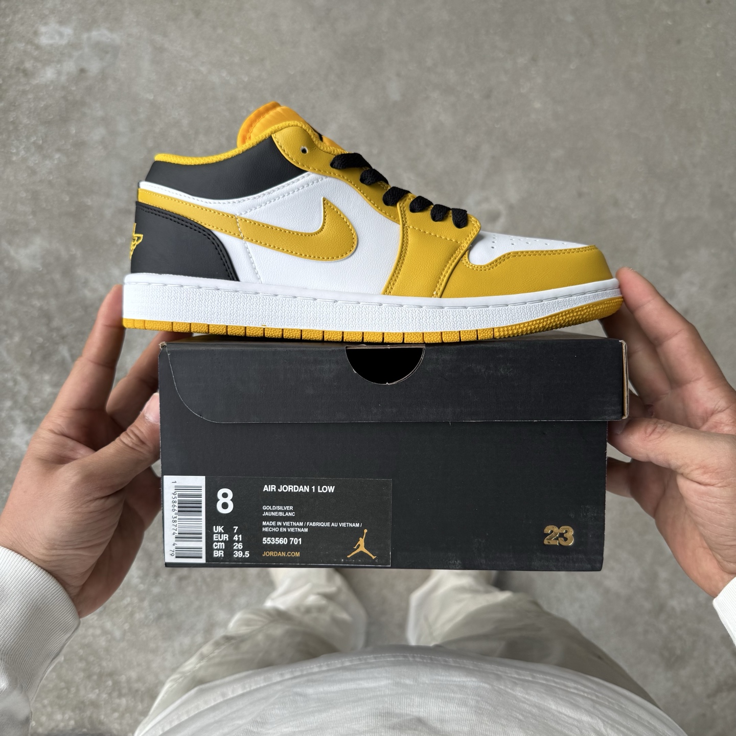  
D版 顶级性价比低帮！
Air Jordan AJ1 Low 低帮系列 白黄
鞋型细节堪称完美，非常