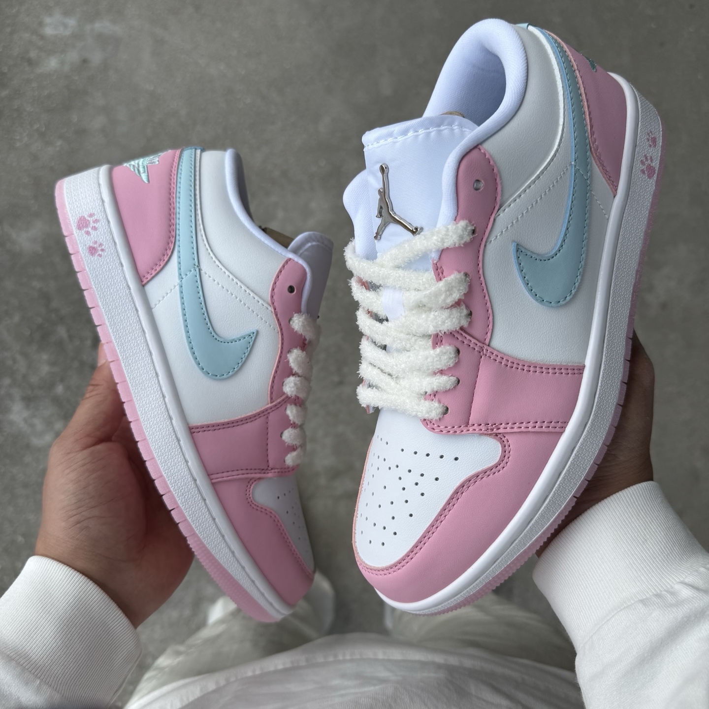 
D版 顶级性价比低帮！
Air Jordan AJ1 Low 低帮系列 白粉
鞋型细节堪称完美，非常有