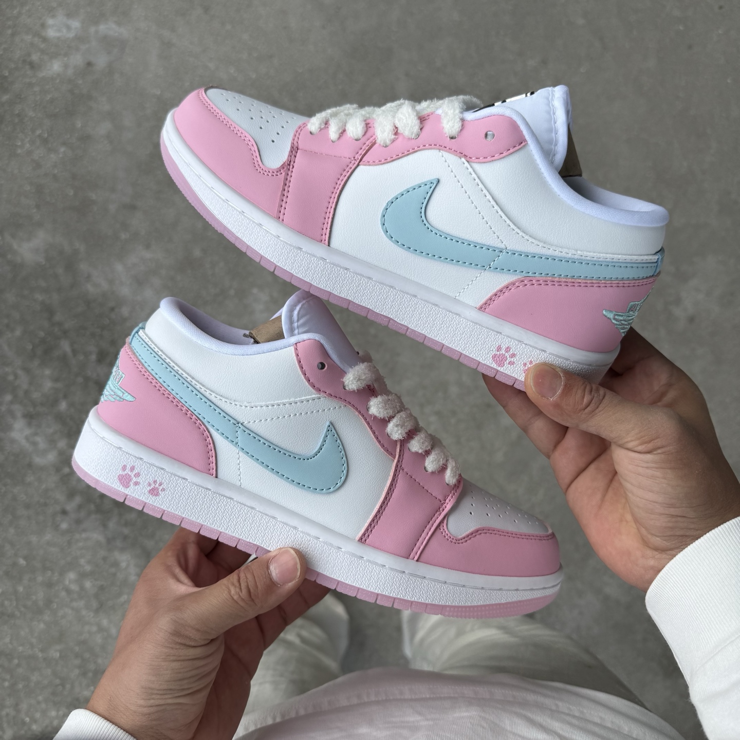 
D版 顶级性价比低帮！
Air Jordan AJ1 Low 低帮系列 白粉
鞋型细节堪称完美，非常有