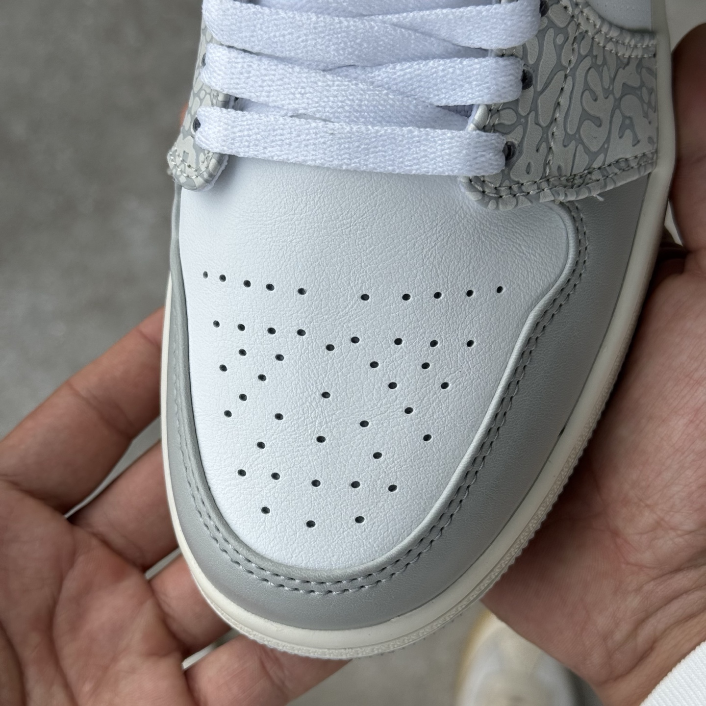  
D版 顶级性价比低帮！
Air Jordan AJ1 Low 低帮系列 白裂纹
鞋型细节堪称完美，非