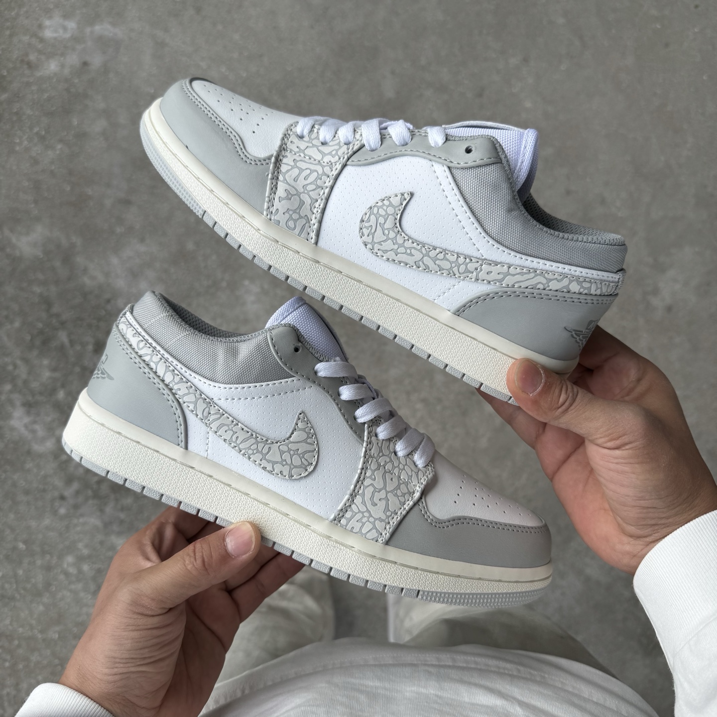  
D版 顶级性价比低帮！
Air Jordan AJ1 Low 低帮系列 白裂纹
鞋型细节堪称完美，非