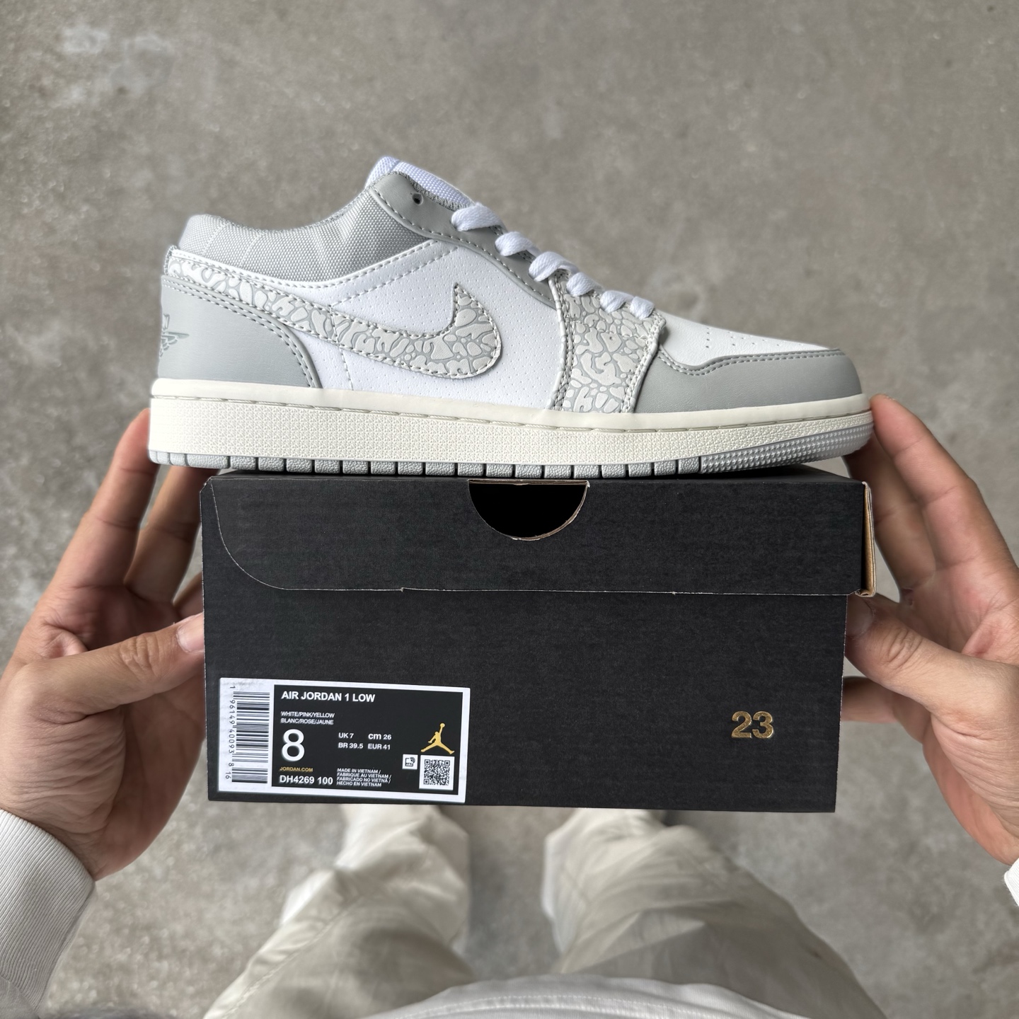  
D版 顶级性价比低帮！
Air Jordan AJ1 Low 低帮系列 白裂纹
鞋型细节堪称完美，非