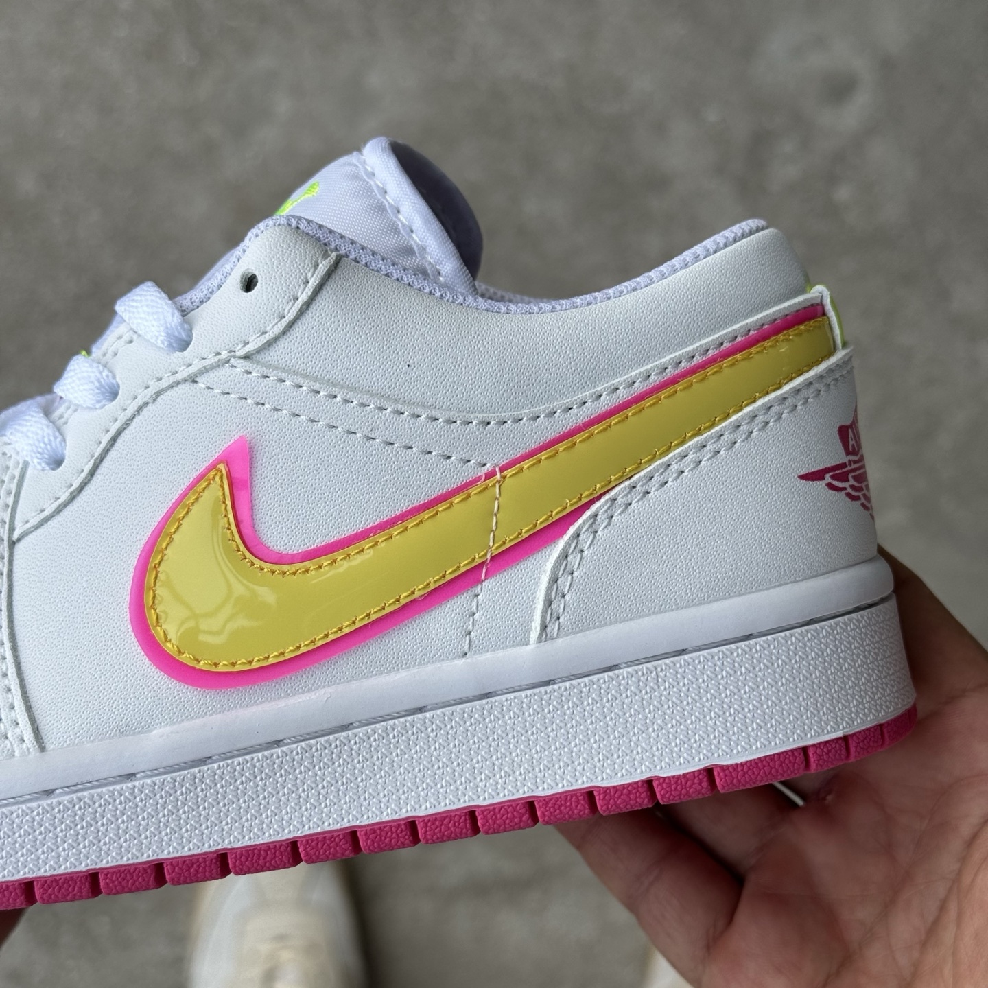  
D版 顶级性价比低帮！
Air Jordan AJ1 Low 低帮系列 糖果🍬
鞋型细节堪称完美，非
