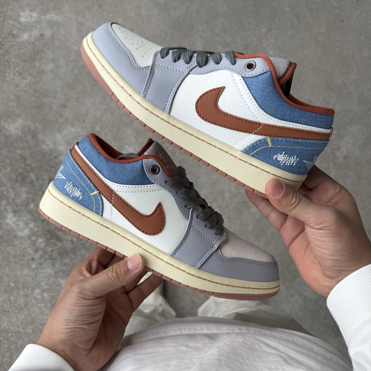  
D版 顶级性价比低帮！
Air Jordan AJ1 Low 低帮系列 蓝白
鞋型细节堪称完美，非常