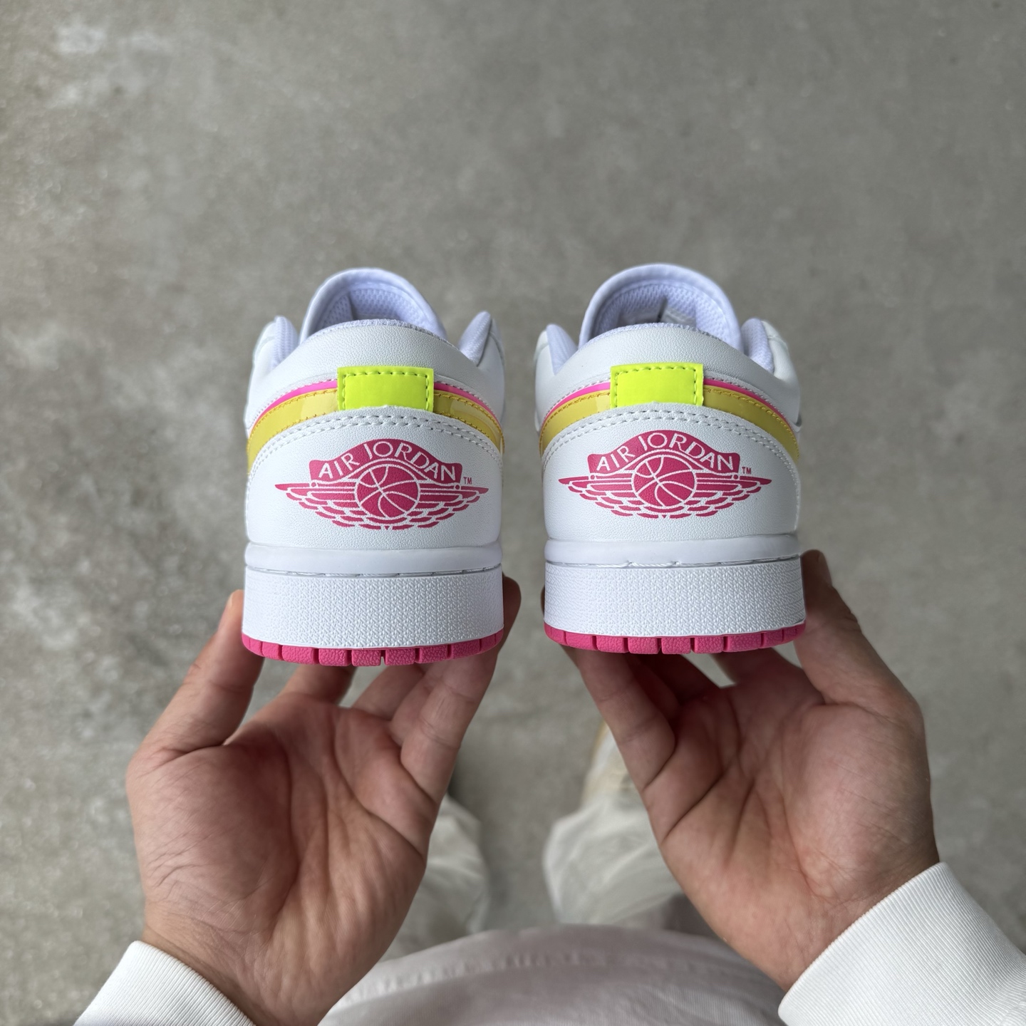  
D版 顶级性价比低帮！
Air Jordan AJ1 Low 低帮系列 糖果🍬
鞋型细节堪称完美，非