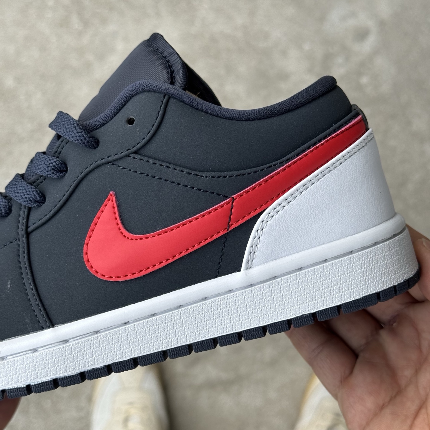  
D版 顶级性价比低帮！
Air Jordan AJ1 Low 低帮系列 蓝红
鞋型细节堪称完美，非常
