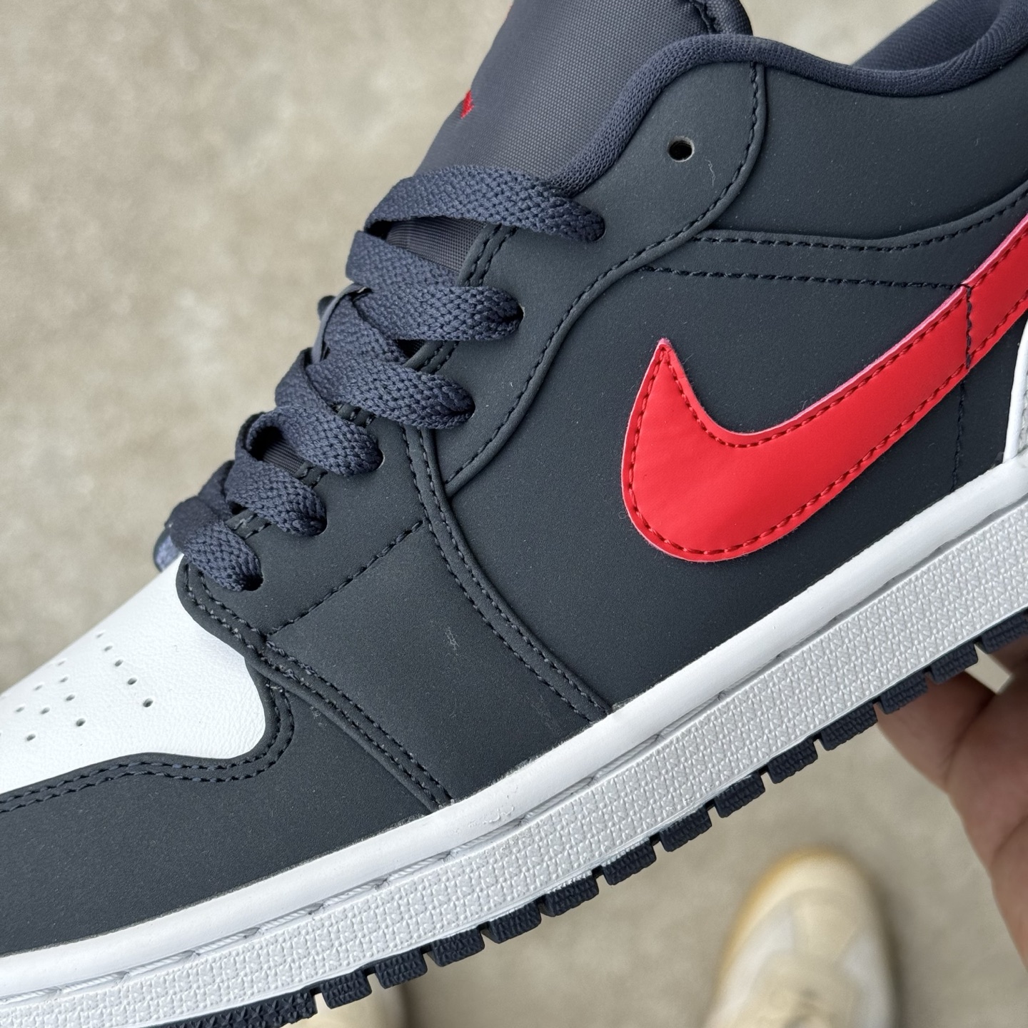  
D版 顶级性价比低帮！
Air Jordan AJ1 Low 低帮系列 蓝红
鞋型细节堪称完美，非常