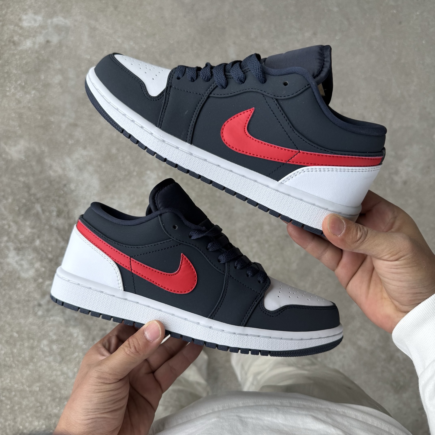  
D版 顶级性价比低帮！
Air Jordan AJ1 Low 低帮系列 蓝红
鞋型细节堪称完美，非常