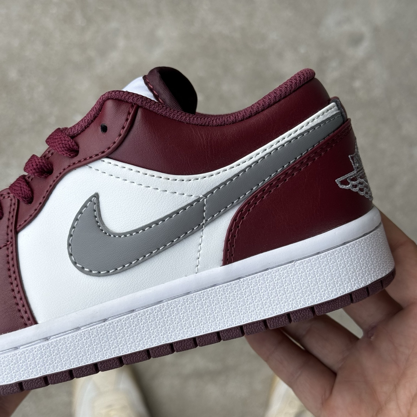  
D版 顶级性价比低帮！
Air Jordan AJ1 Low 低帮系列 波尔多
鞋型细节堪称完美，非