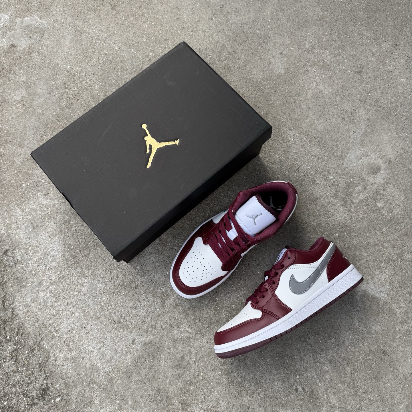  
D版 顶级性价比低帮！
Air Jordan AJ1 Low 低帮系列 波尔多
鞋型细节堪称完美，非