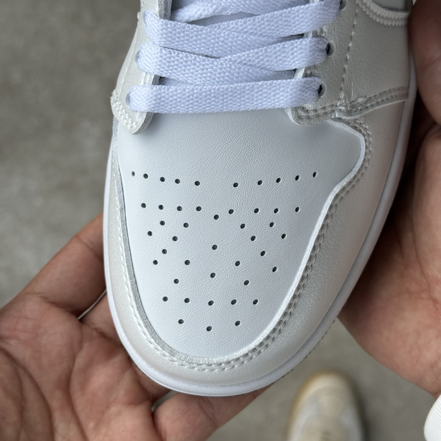
D版 顶级性价比低帮！
Air Jordan AJ1 Low 低帮系列 白黑
鞋型细节堪称完美，非常有