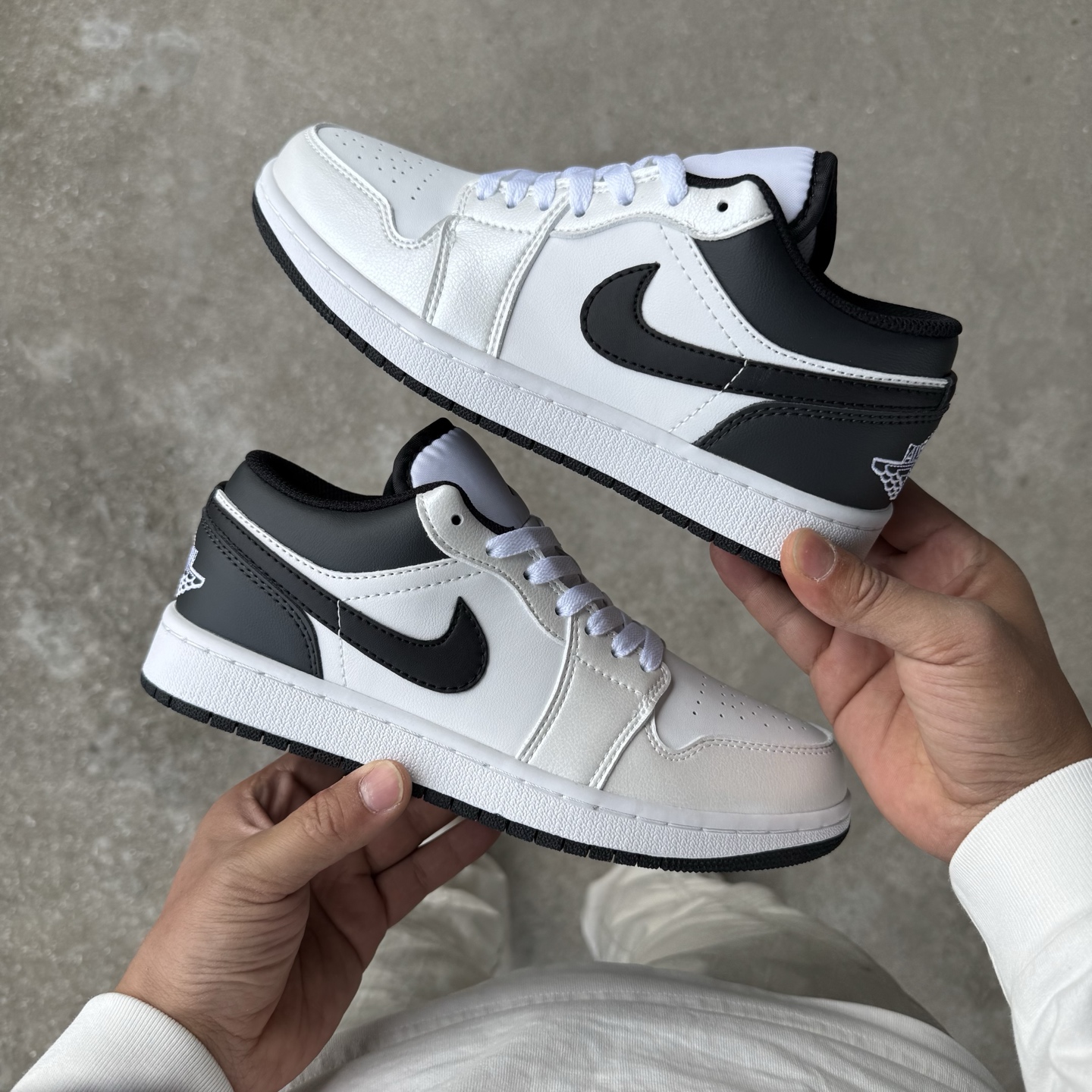 
D版 顶级性价比低帮！
Air Jordan AJ1 Low 低帮系列 白黑
鞋型细节堪称完美，非常有