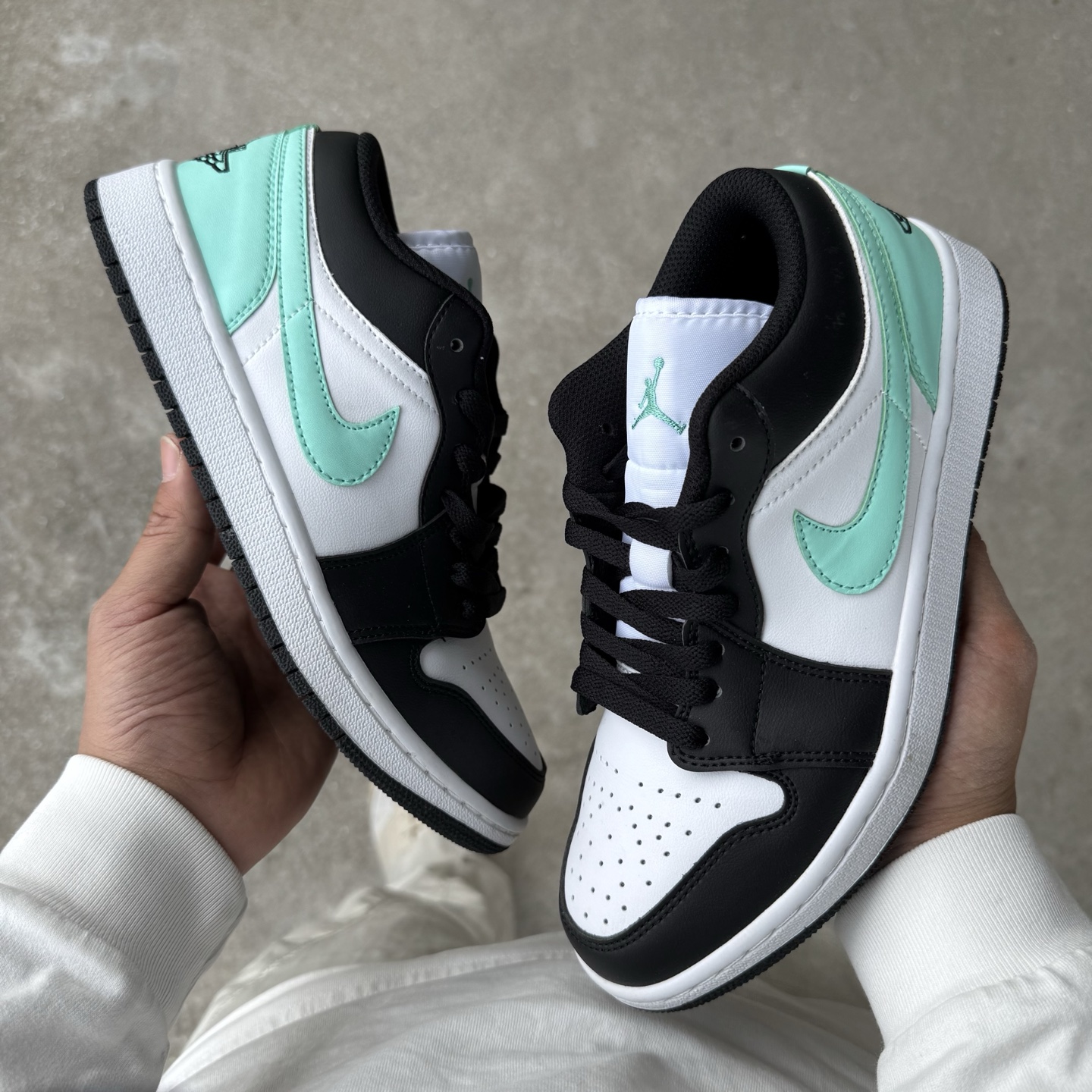  
D版 顶级性价比低帮！
Air Jordan AJ1 Low 低帮系列 黑绿
鞋型细节堪称完美，非常