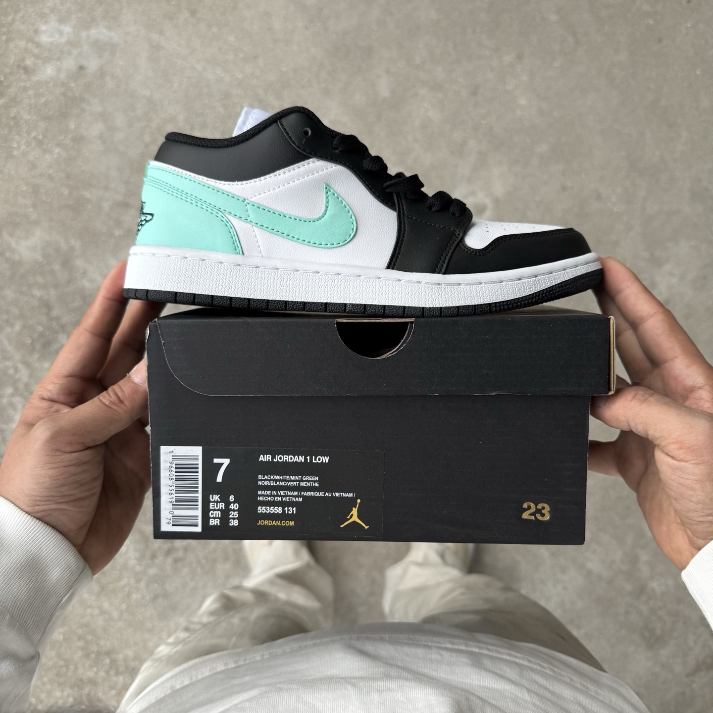  
D版 顶级性价比低帮！
Air Jordan AJ1 Low 低帮系列 黑绿
鞋型细节堪称完美，非常
