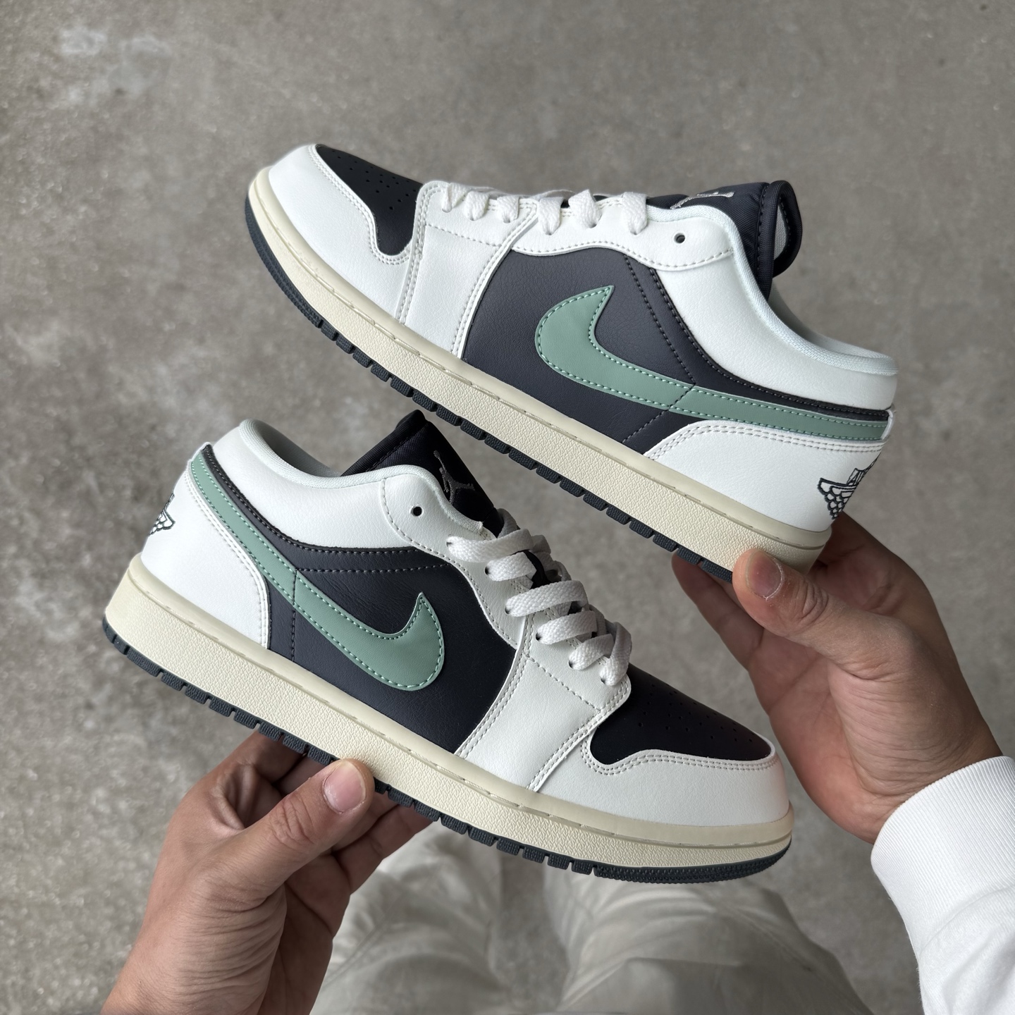  
D版 顶级性价比低帮！
Air Jordan AJ1 Low 低帮系列 墨绿
鞋型细节堪称完美，非常