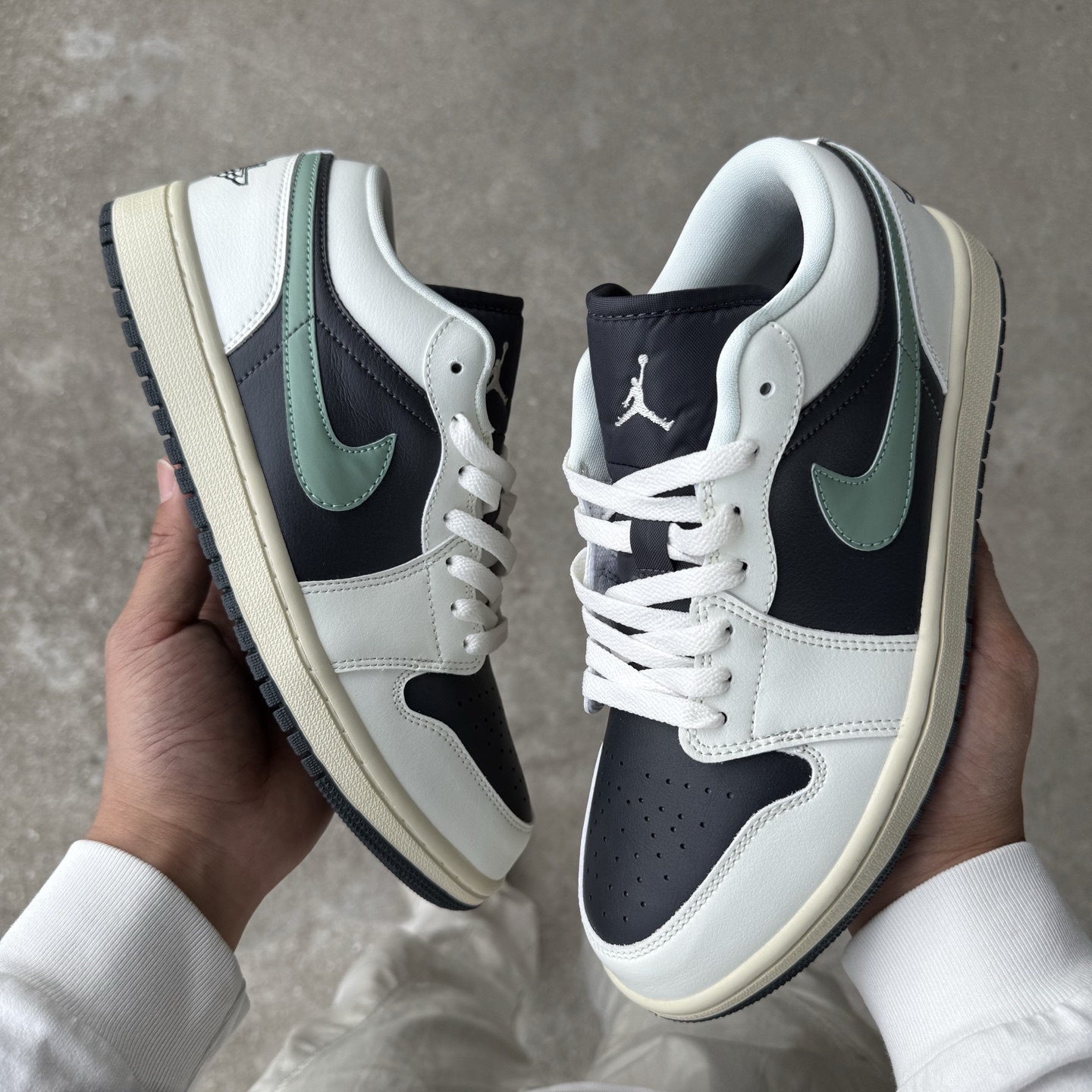  
D版 顶级性价比低帮！
Air Jordan AJ1 Low 低帮系列 墨绿
鞋型细节堪称完美，非常
