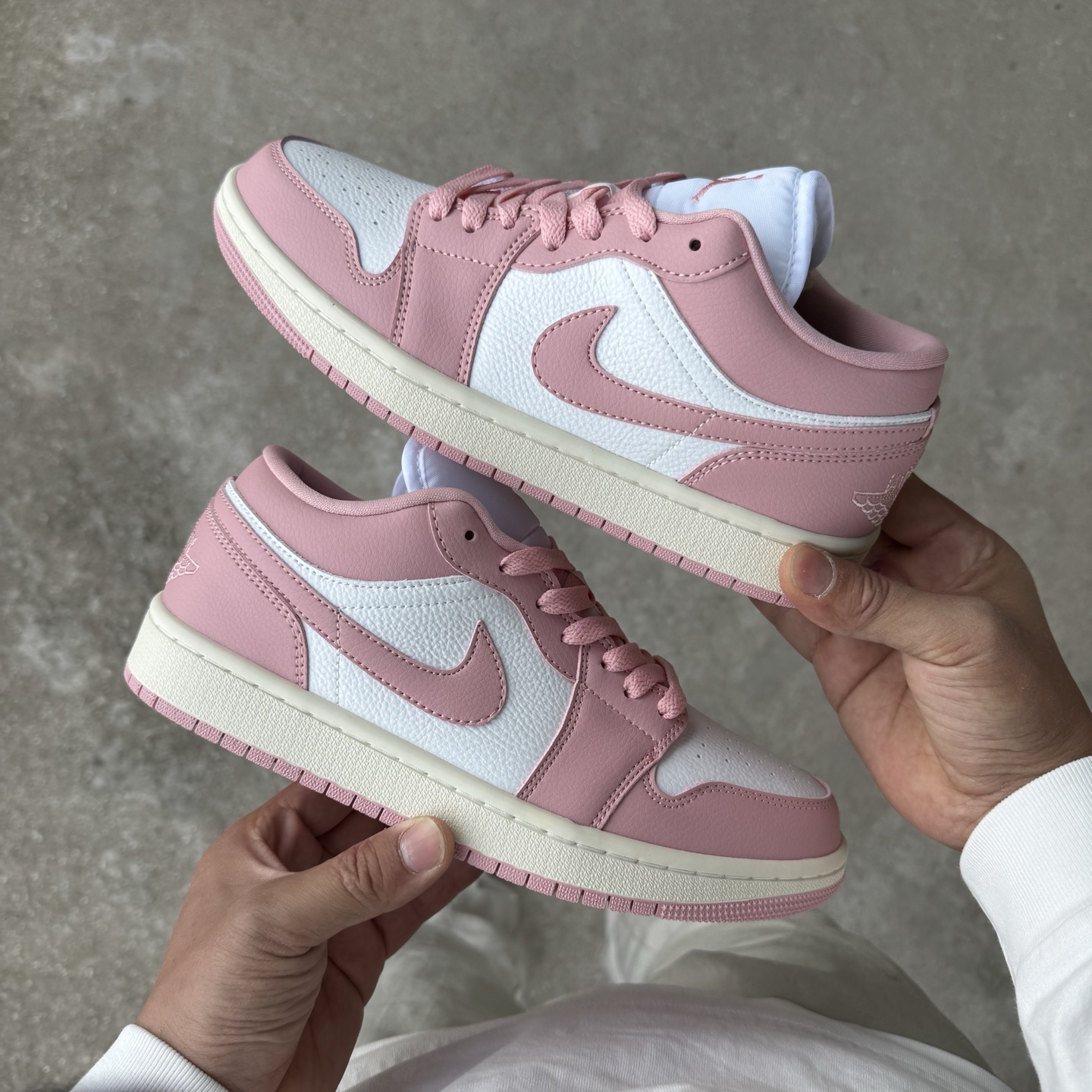  
D版 顶级性价比低帮！
Air Jordan AJ1 Low 低帮系列 粉白色
鞋型细节堪称完美，非
