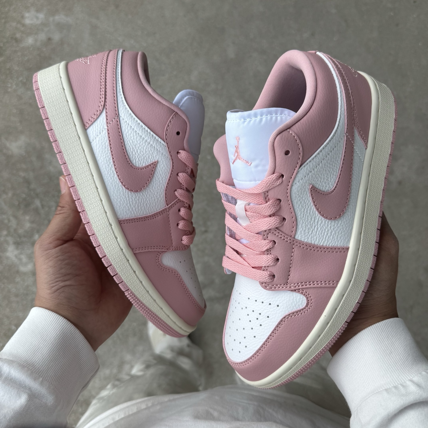  
D版 顶级性价比低帮！
Air Jordan AJ1 Low 低帮系列 粉白色
鞋型细节堪称完美，非