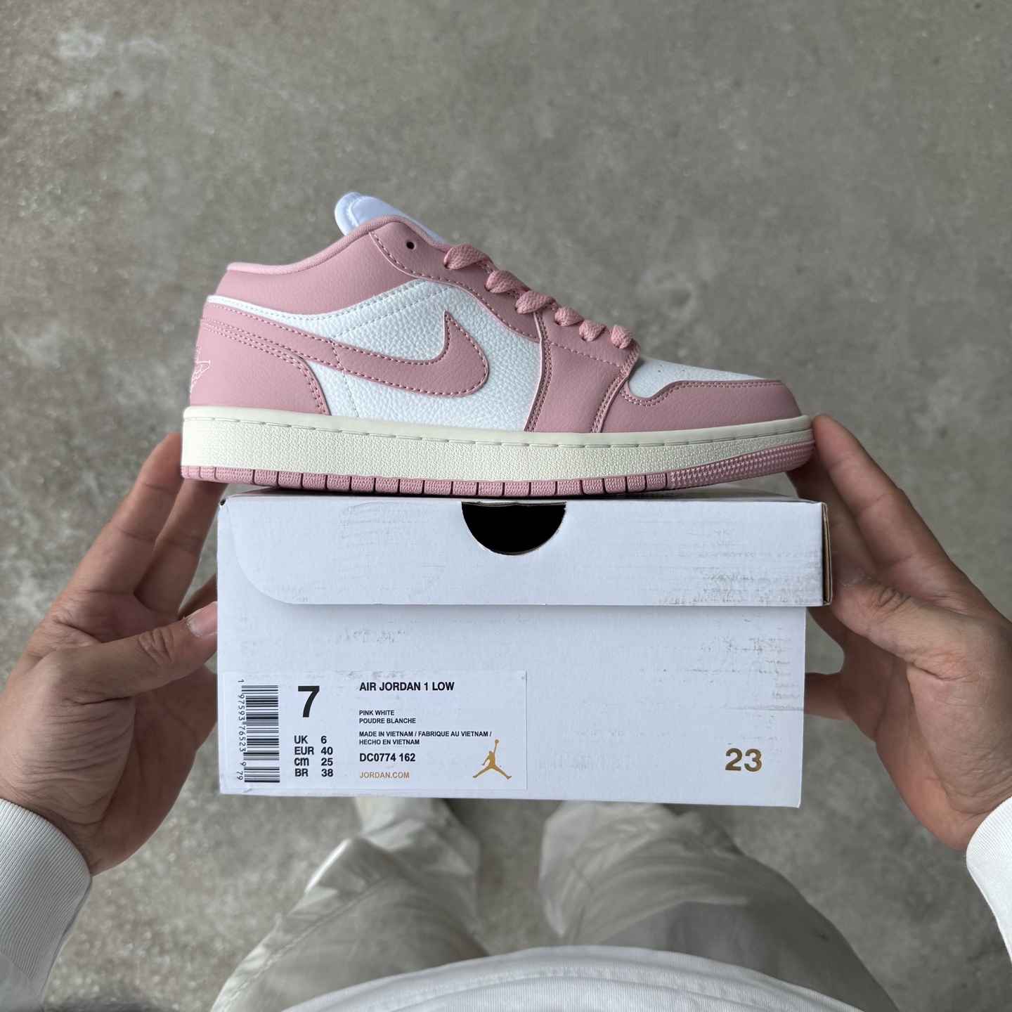  
D版 顶级性价比低帮！
Air Jordan AJ1 Low 低帮系列 粉白色
鞋型细节堪称完美，非
