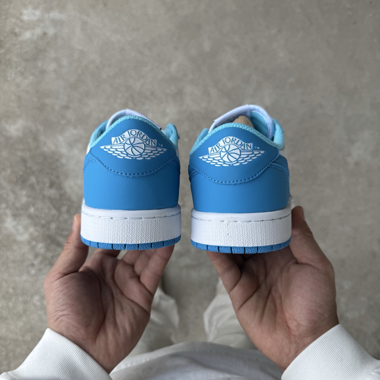  
D版 顶级性价比低帮！
Air Jordan AJ1 Low 低帮系列 dunkSB联名北卡蓝
鞋型