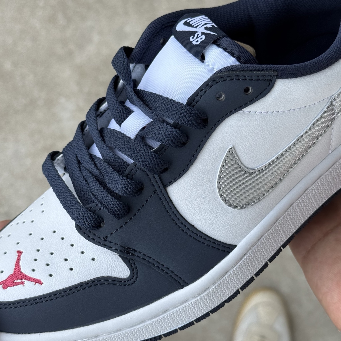  
D版 顶级性价比低帮！
Air Jordan AJ1 Low 低帮系列 dunkSB联名海军蓝
鞋型