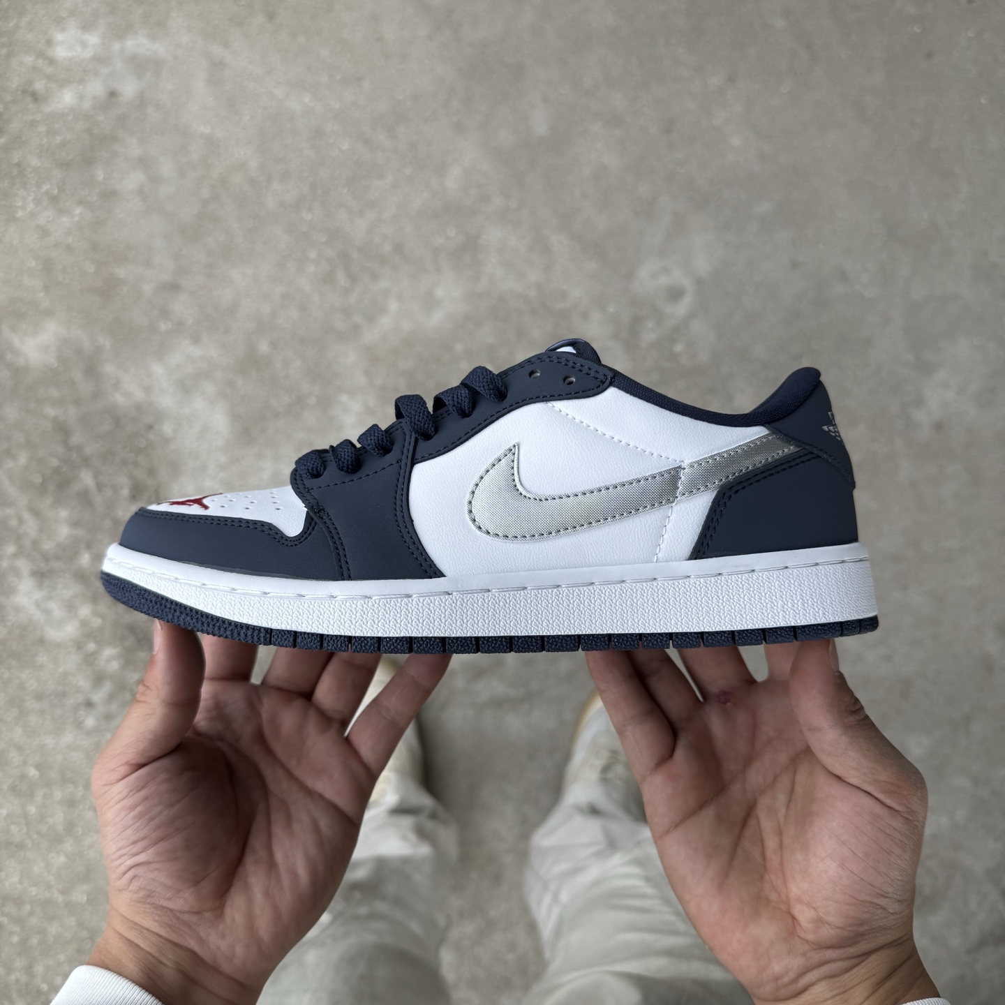  
D版 顶级性价比低帮！
Air Jordan AJ1 Low 低帮系列 dunkSB联名海军蓝
鞋型