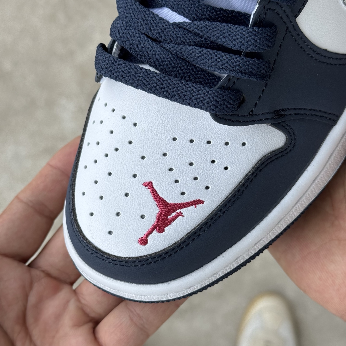  
D版 顶级性价比低帮！
Air Jordan AJ1 Low 低帮系列 dunkSB联名海军蓝
鞋型