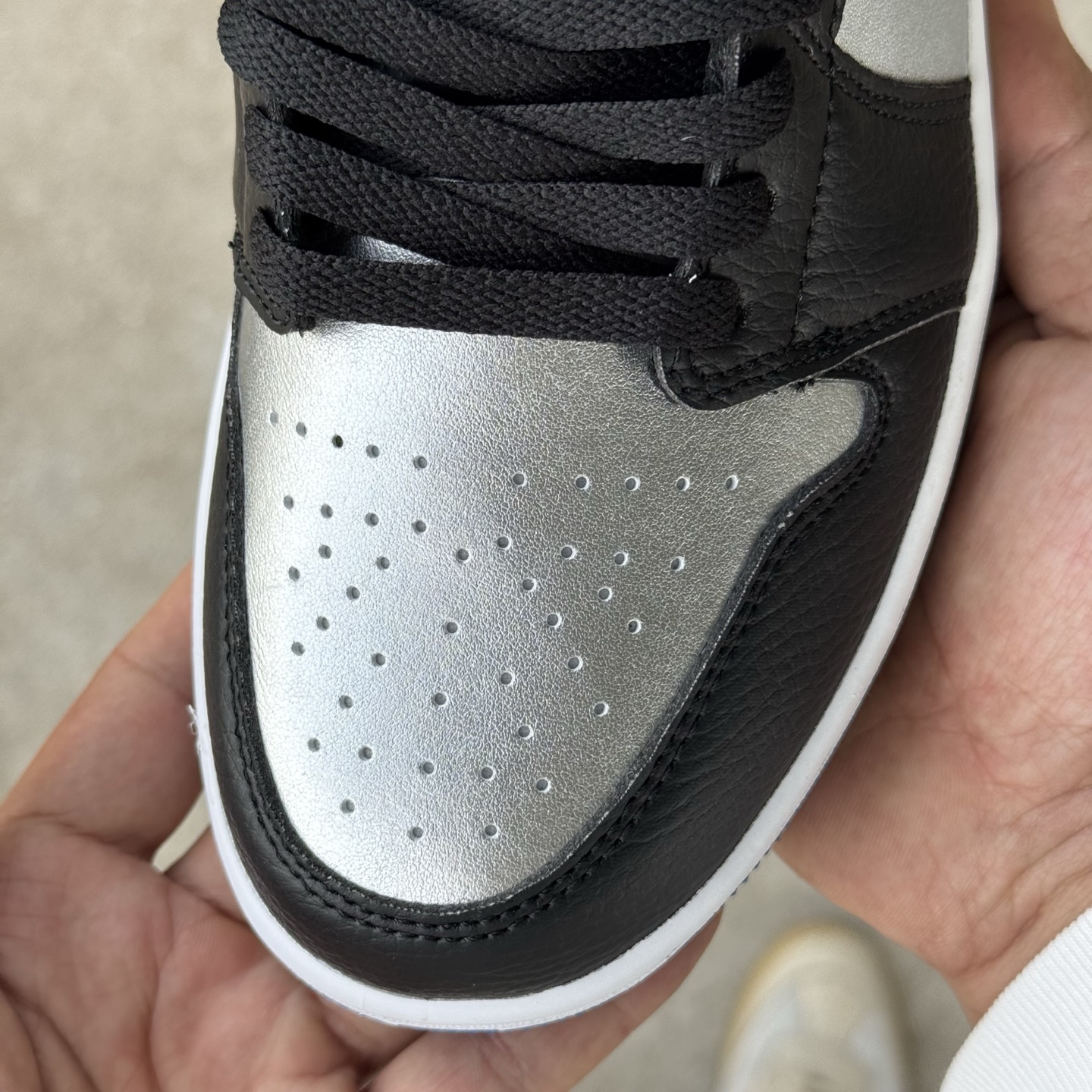 
D版 顶级性价比低帮！
Air Jordan AJ1 Low 低帮系列 黑蓝
鞋型细节堪称完美，非常