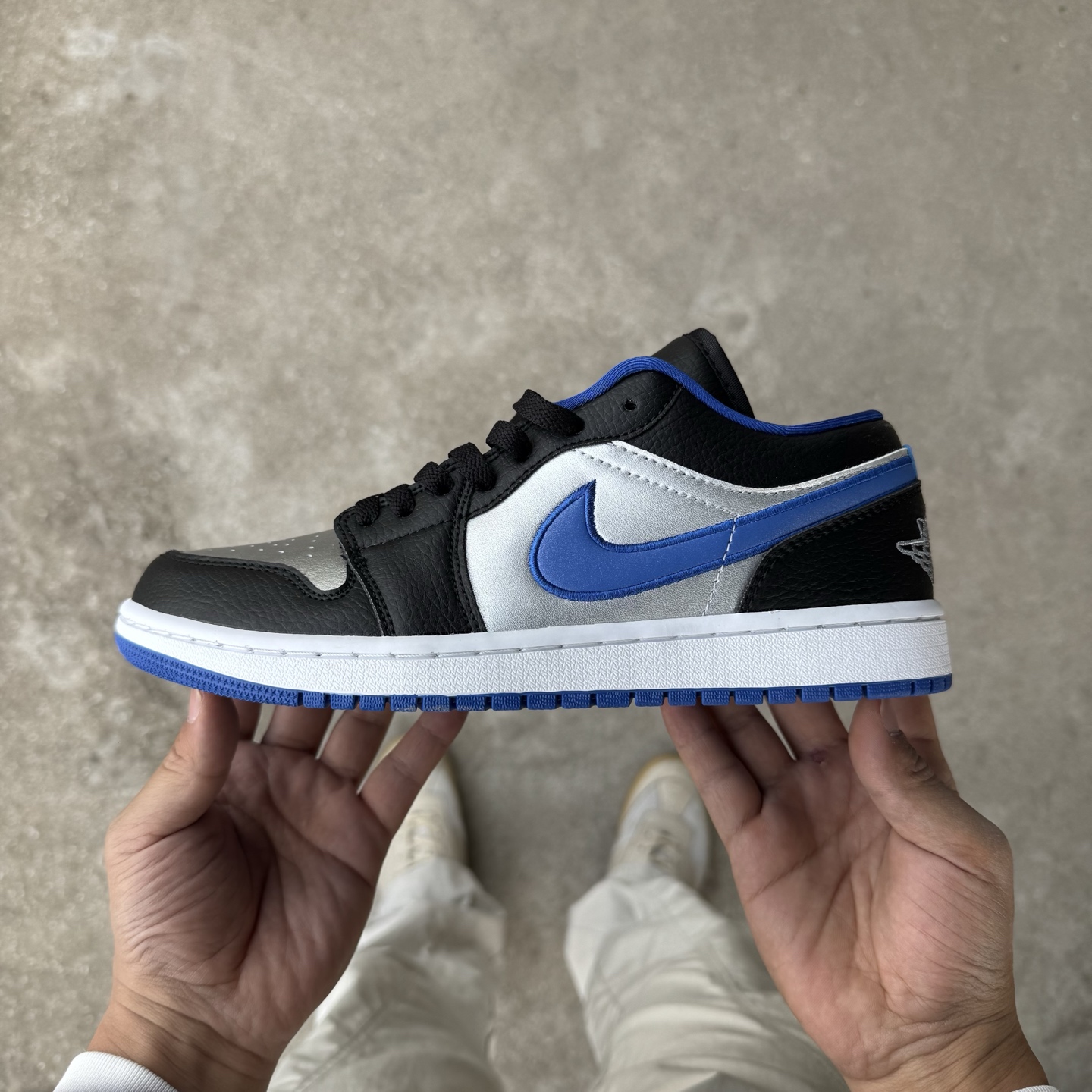  
D版 顶级性价比低帮！
Air Jordan AJ1 Low 低帮系列 黑蓝
鞋型细节堪称完美，非常