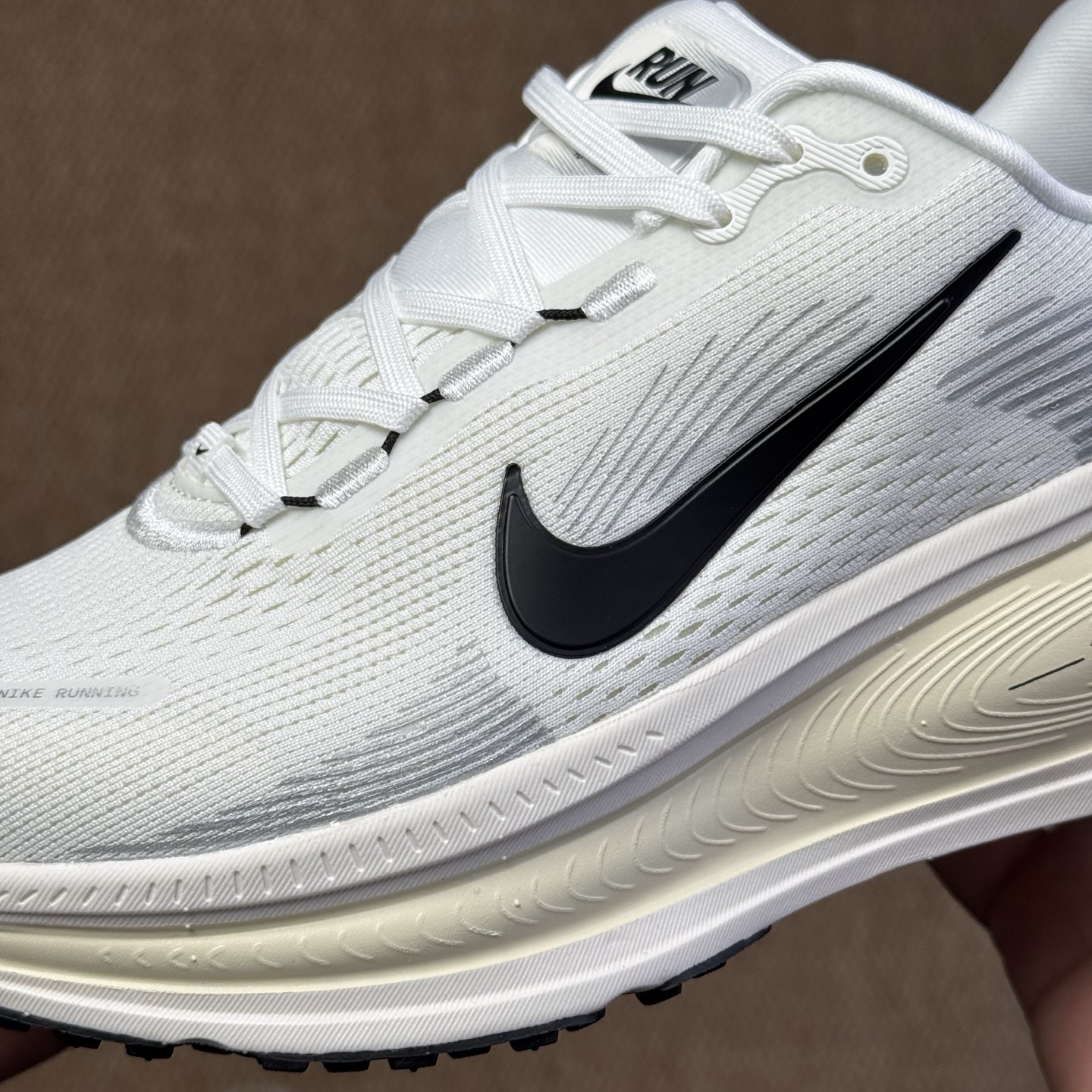 
Nike Vomero 18 马拉松跑鞋 第4色：米色HM6803-101 
尺码36-45带半码