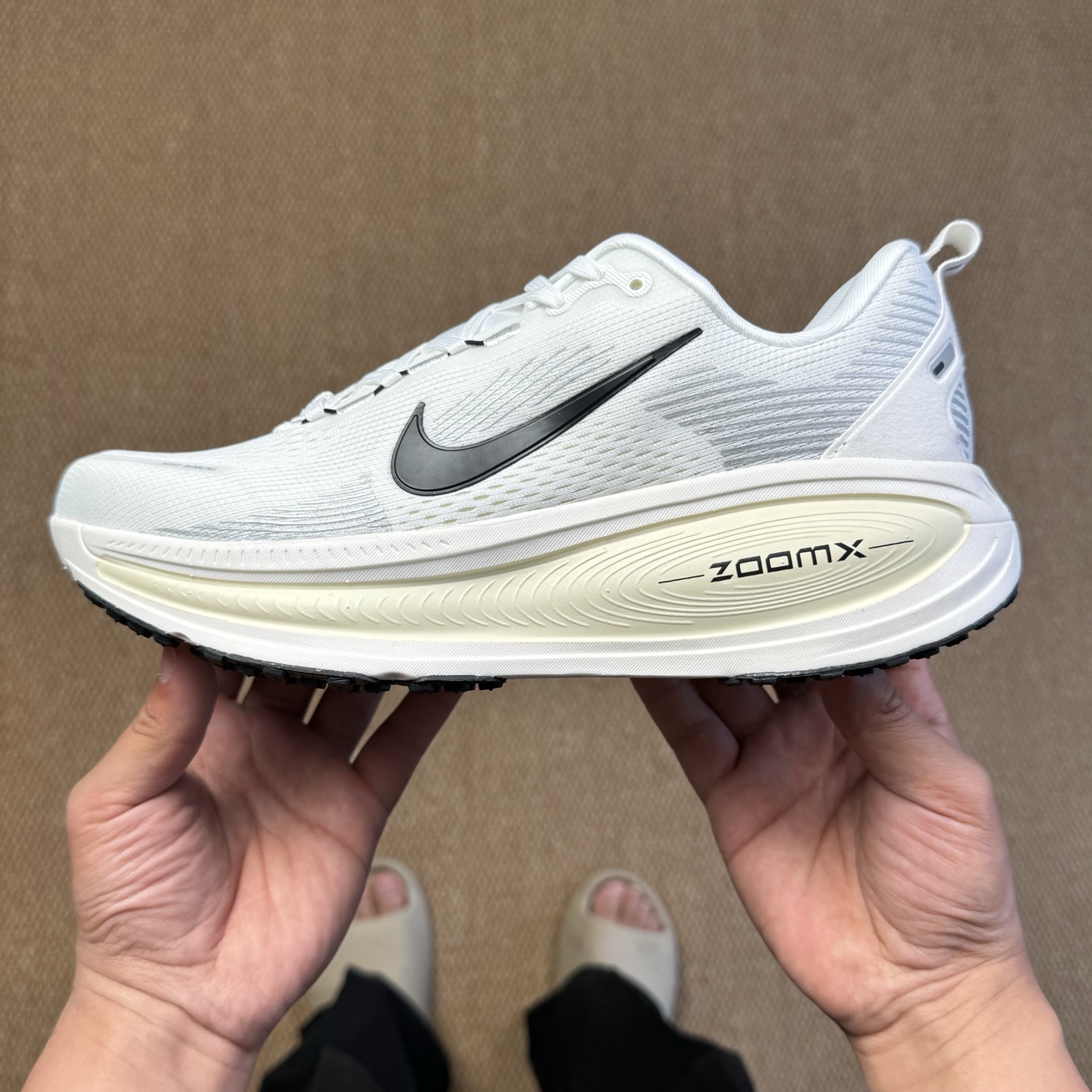 
Nike Vomero 18 马拉松跑鞋 第4色：米色HM6803-101 
尺码36-45带半码