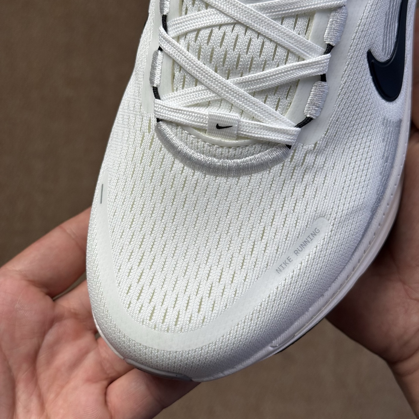 
Nike Vomero 18 马拉松跑鞋 第4色：米色HM6803-101 
尺码36-45带半码