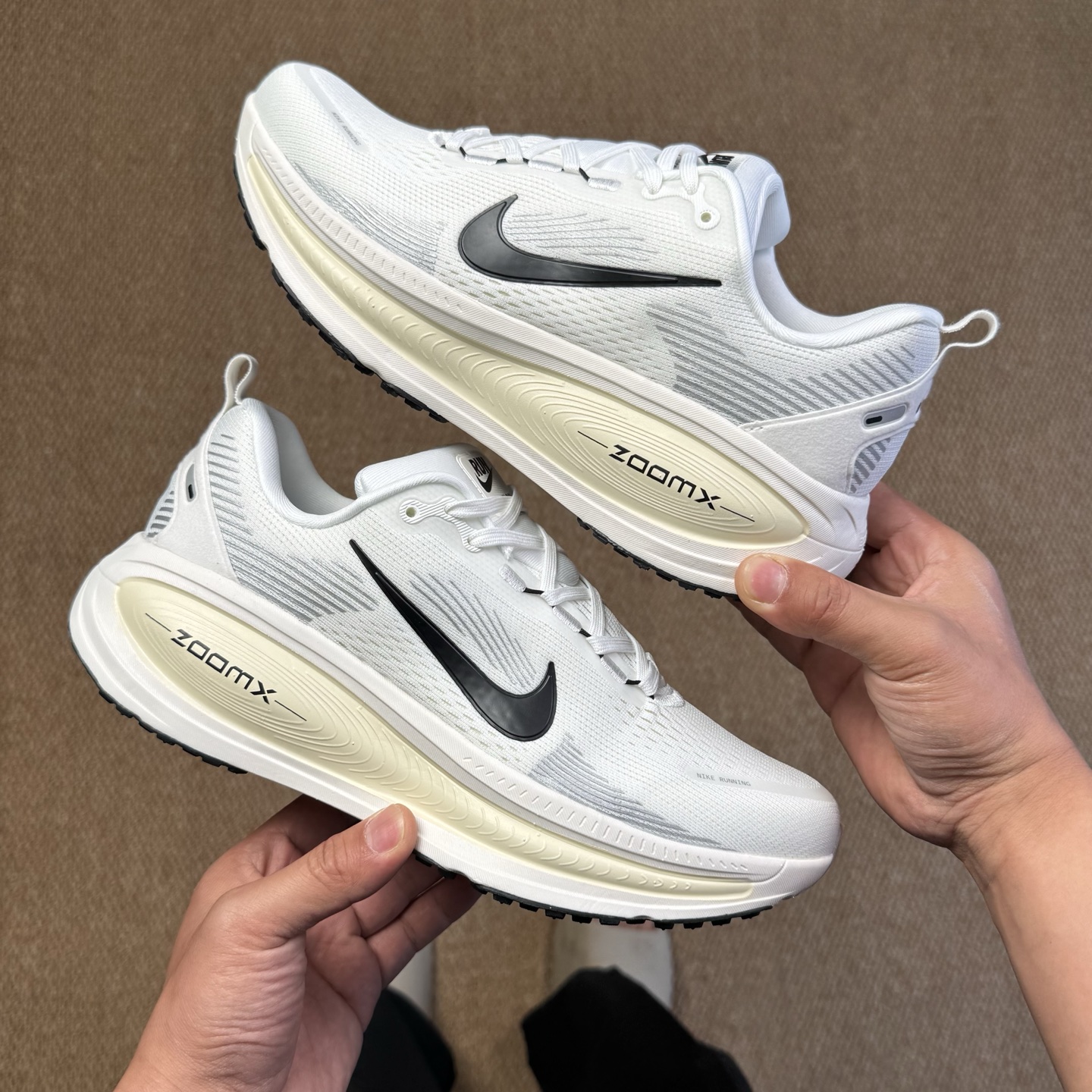 
Nike Vomero 18 马拉松跑鞋 第4色：米色HM6803-101 
尺码36-45带半码