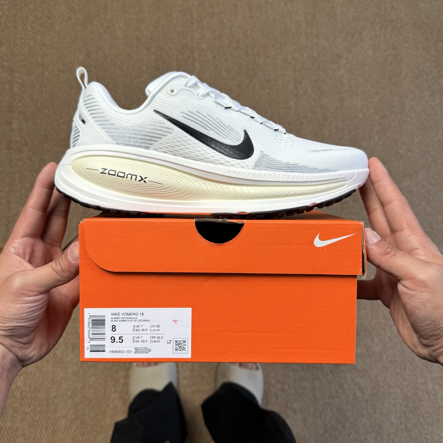 
Nike Vomero 18 马拉松跑鞋 第4色：米色HM6803-101 
尺码36-45带半码