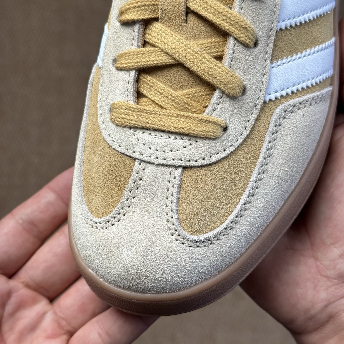  
XJ版 极致性价比！阿迪T字德训鞋：麂皮黄色
Adidas/阿迪达斯 Gazelle 桑巴板鞋sam