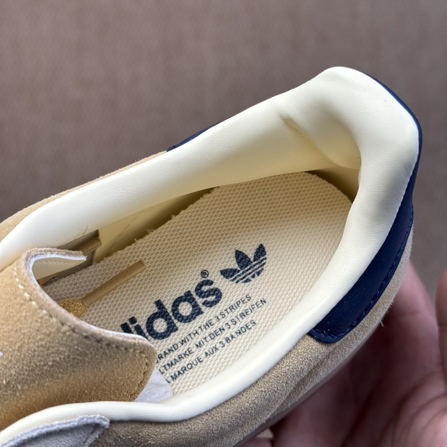  
XJ版 极致性价比！阿迪T字德训鞋：麂皮黄色
Adidas/阿迪达斯 Gazelle 桑巴板鞋sam