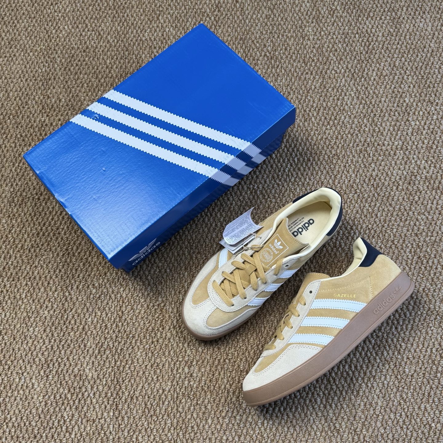  
XJ版 极致性价比！阿迪T字德训鞋：麂皮黄色
Adidas/阿迪达斯 Gazelle 桑巴板鞋sam