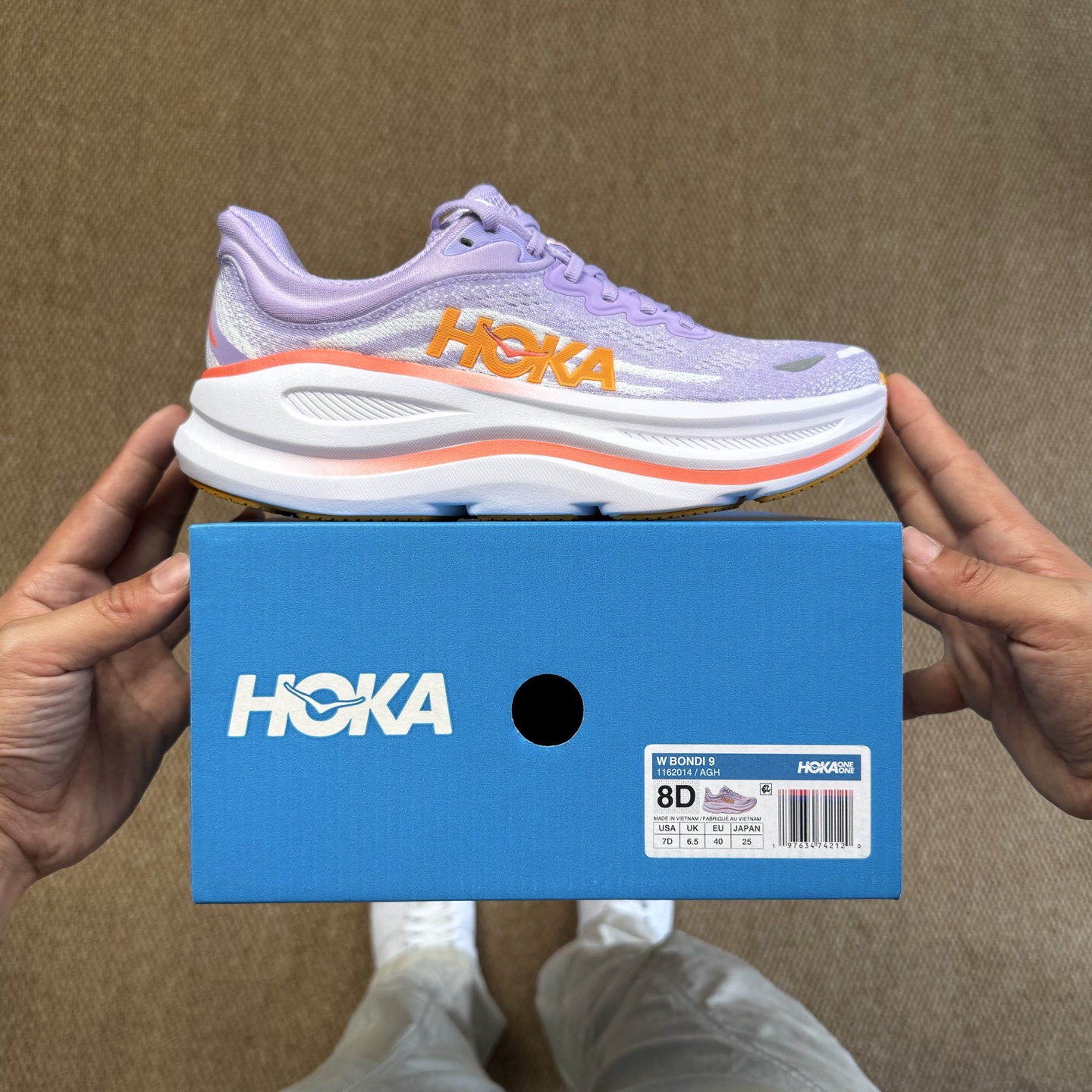  
HOKA ONE ONE Bondi 9 邦迪九代跑步鞋
紫白色 货号：/AGH   尺码：36-4