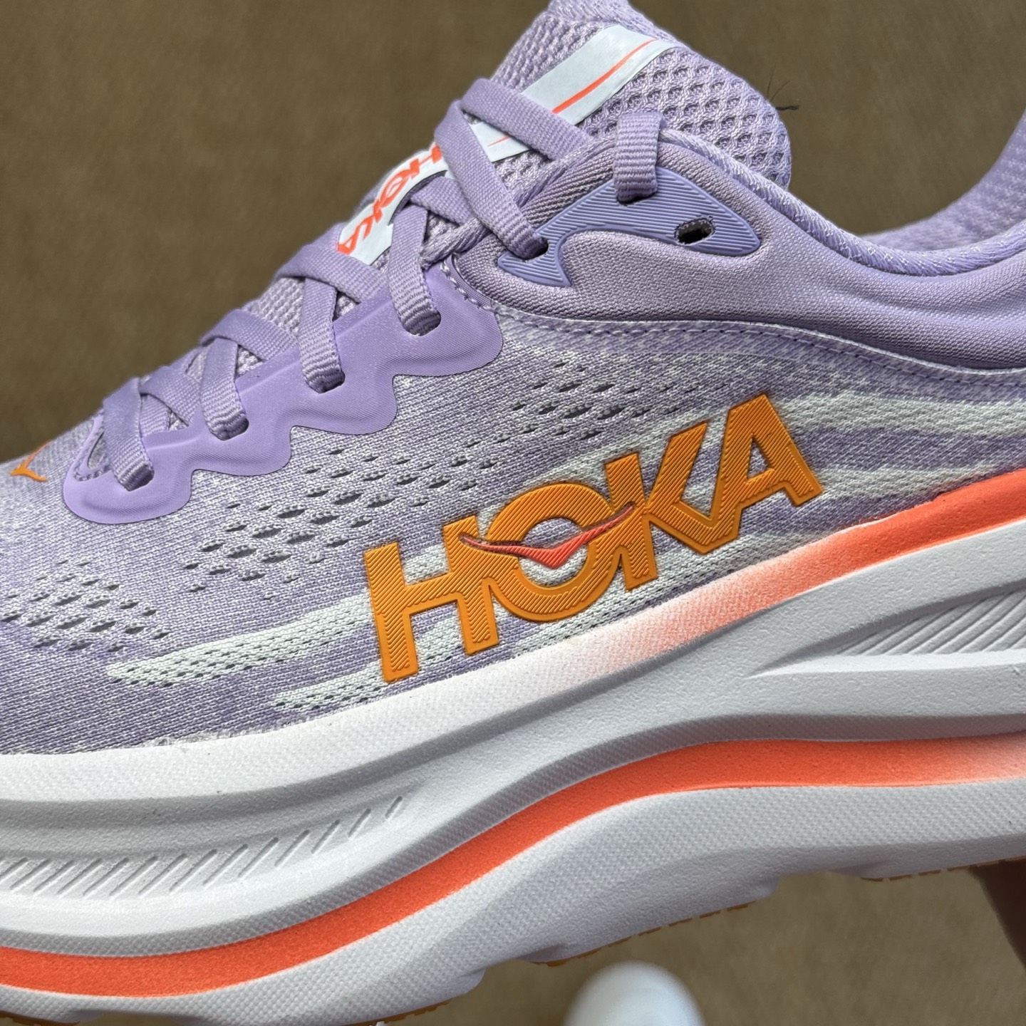  
HOKA ONE ONE Bondi 9 邦迪九代跑步鞋
紫白色 货号：/AGH   尺码：36-4