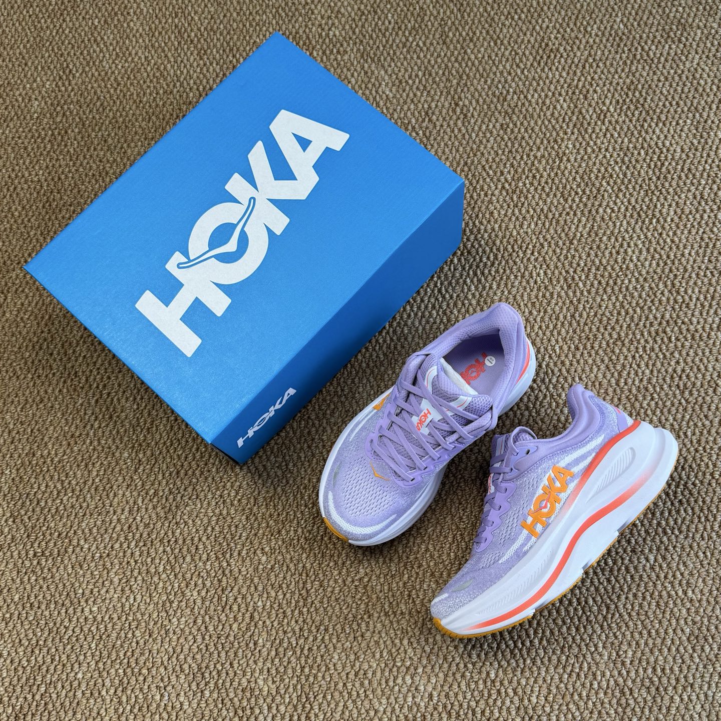  
HOKA ONE ONE Bondi 9 邦迪九代跑步鞋
紫白色 货号：/AGH   尺码：36-4