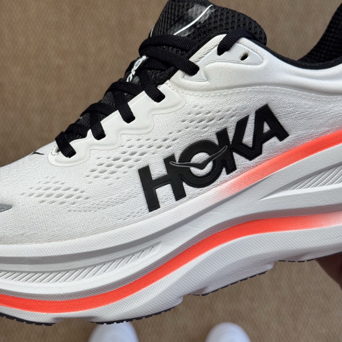  
HOKA ONE ONE Bondi 9 邦迪九代跑步鞋
白橙色 货号：/WBLC  尺码：36-4