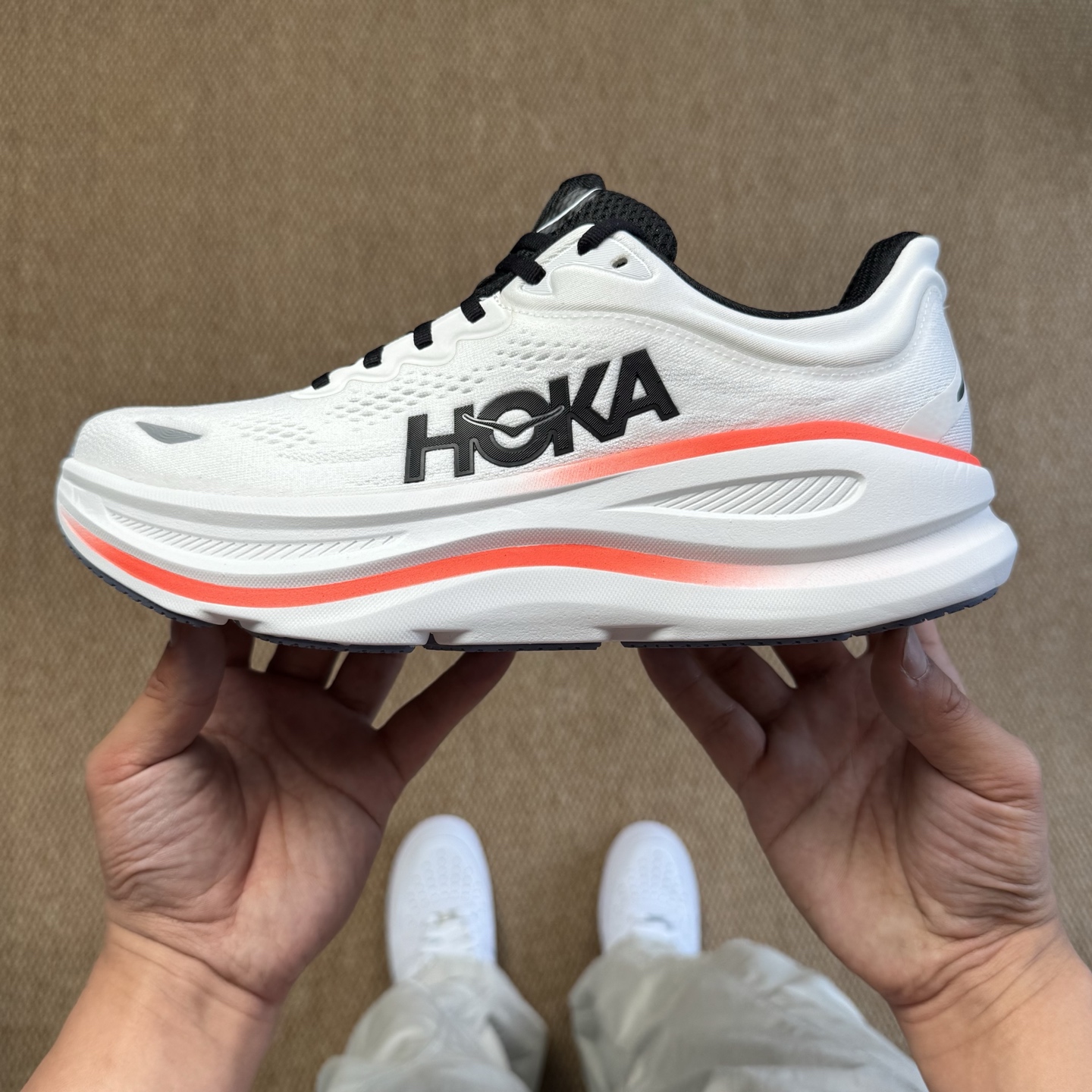  
HOKA ONE ONE Bondi 9 邦迪九代跑步鞋
白橙色 货号：/WBLC  尺码：36-4