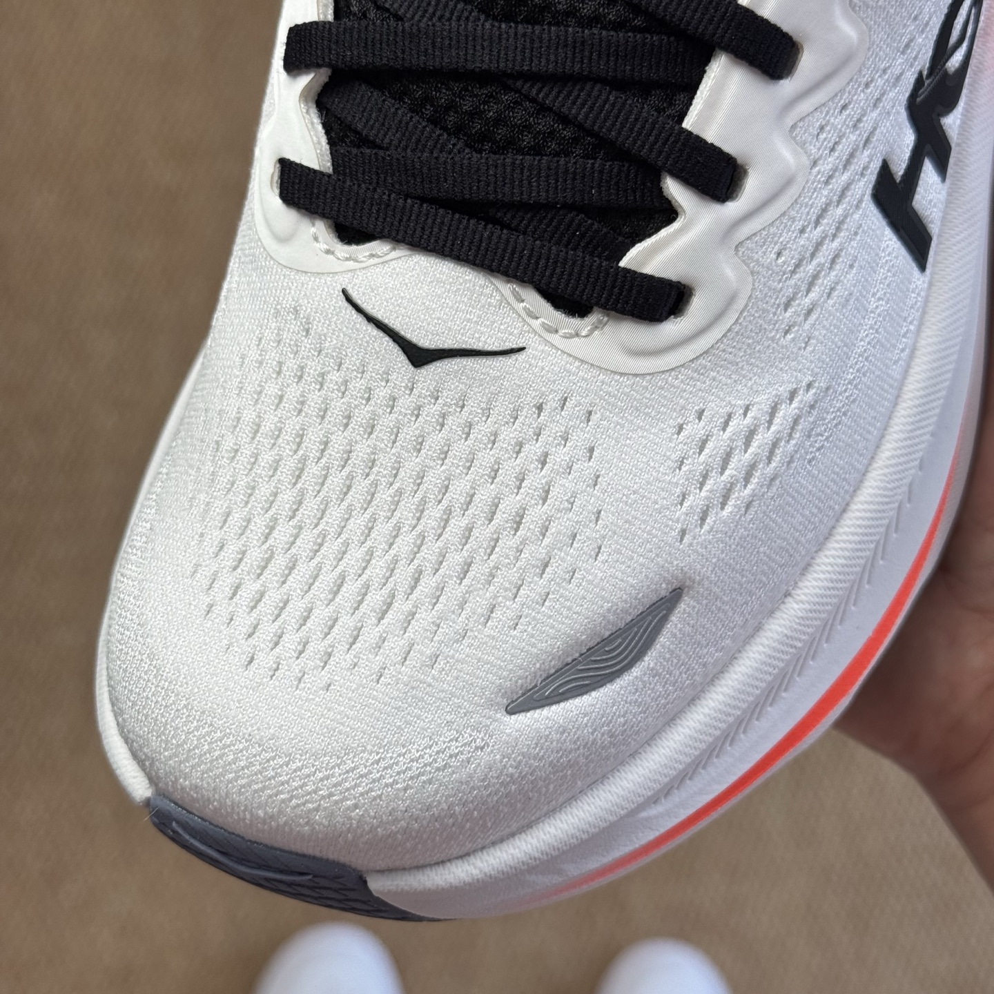  
HOKA ONE ONE Bondi 9 邦迪九代跑步鞋
白橙色 货号：/WBLC  尺码：36-4