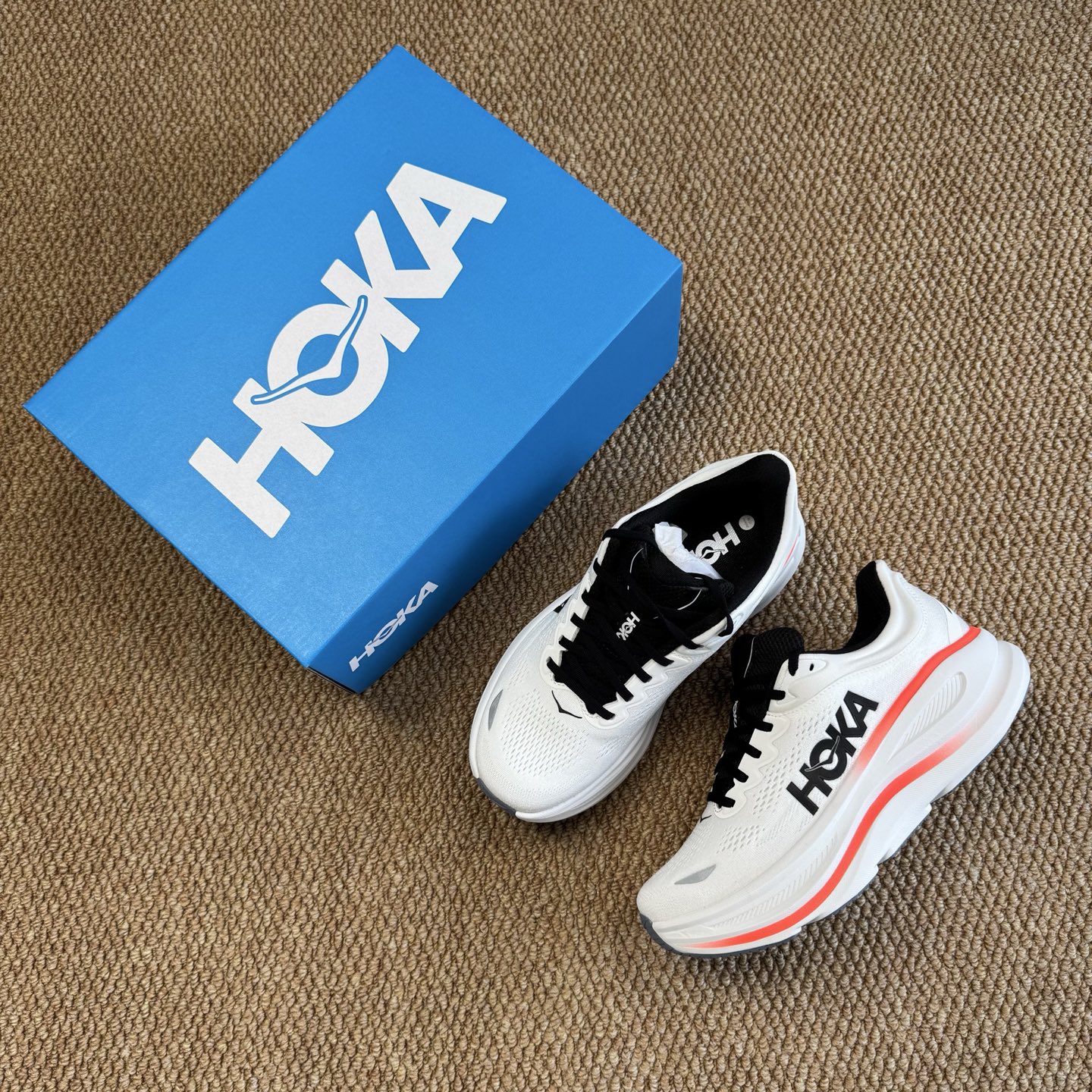  
HOKA ONE ONE Bondi 9 邦迪九代跑步鞋
白橙色 货号：/WBLC  尺码：36-4